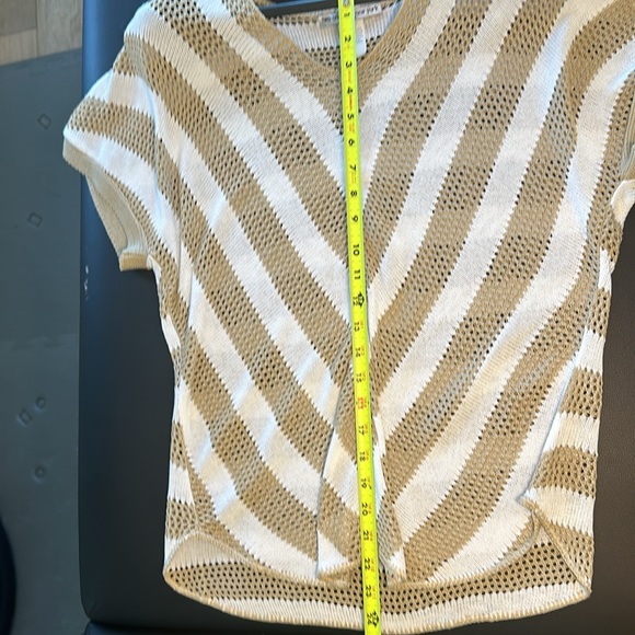 Two-One-Two New York crochet short sleeved lightweight sweater, Petite Large - Picture 6 of 7